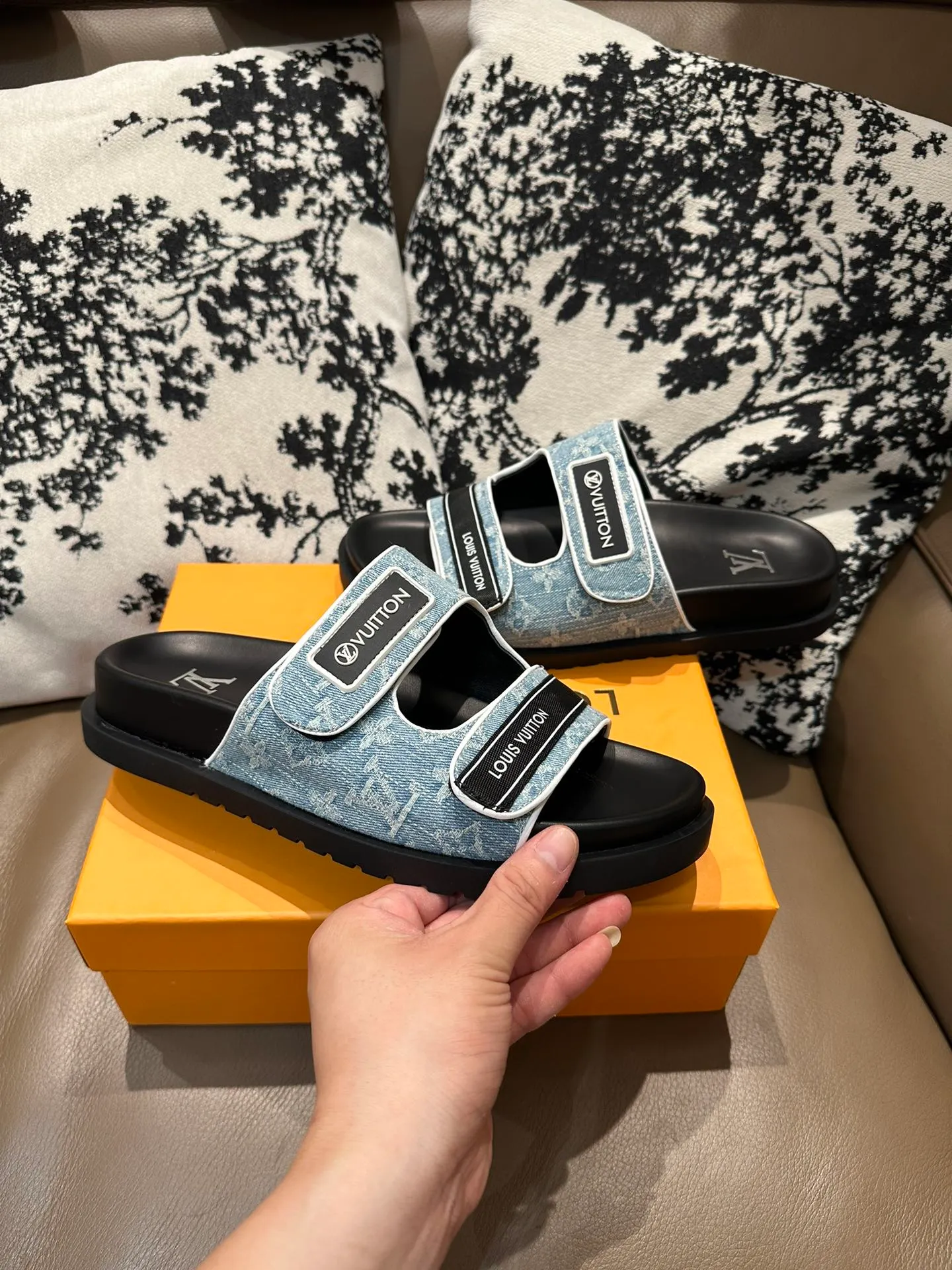 Men's shoes 💰360💰 LV flip flops, cowhide surface, sheepskin lining, size 36-46